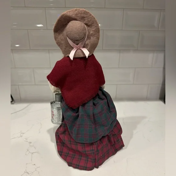 Vintage Byers Choice caroler The Milkmaid - Picture 6 of 6